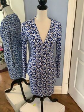 Diane Von Furstenberg Blue and White V-Neck Long Sleeve Dress